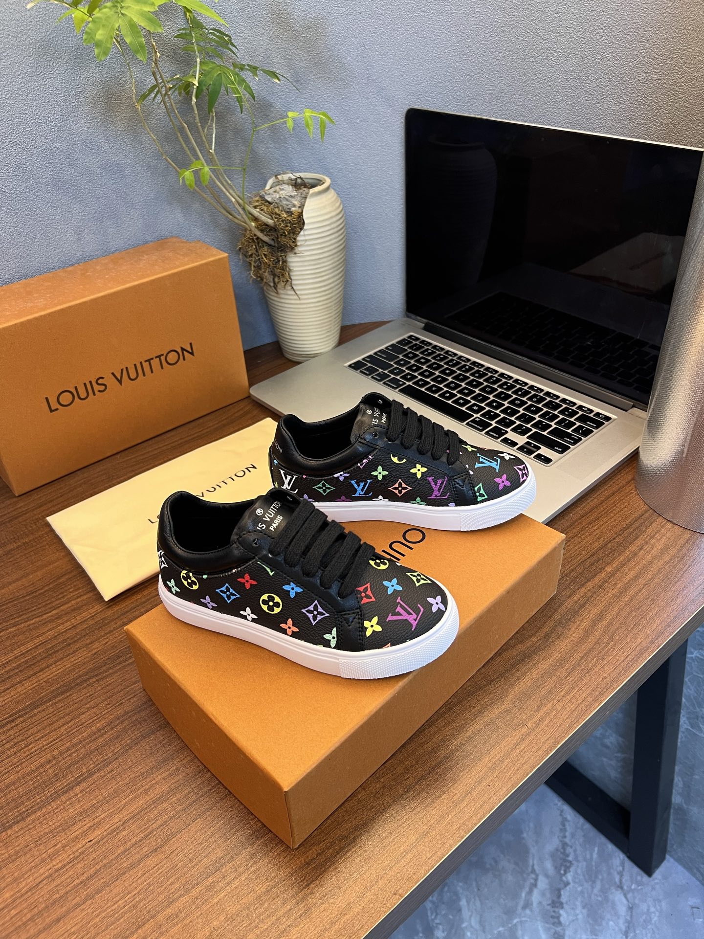Children's shoes child